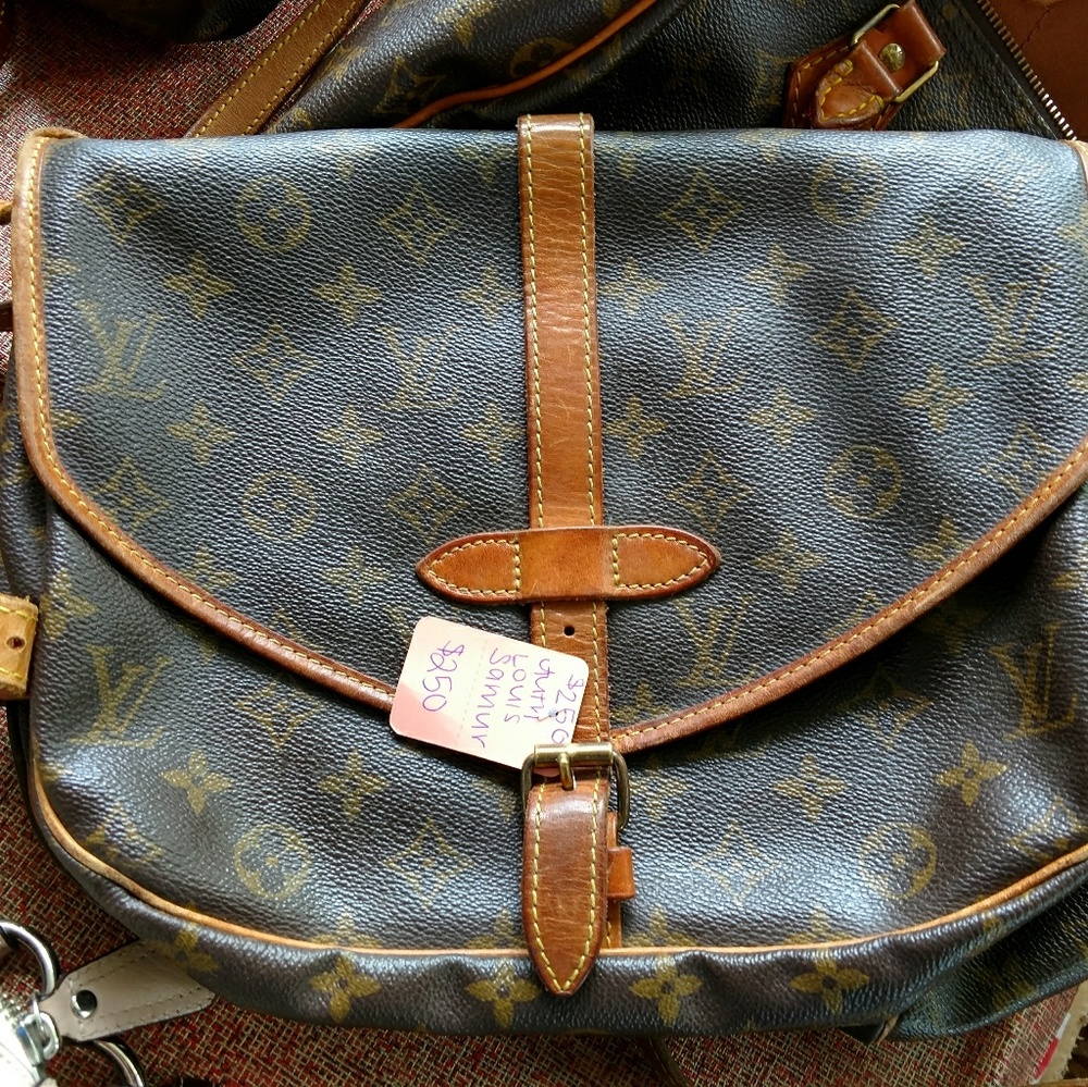 Louis vuitton samur cross body